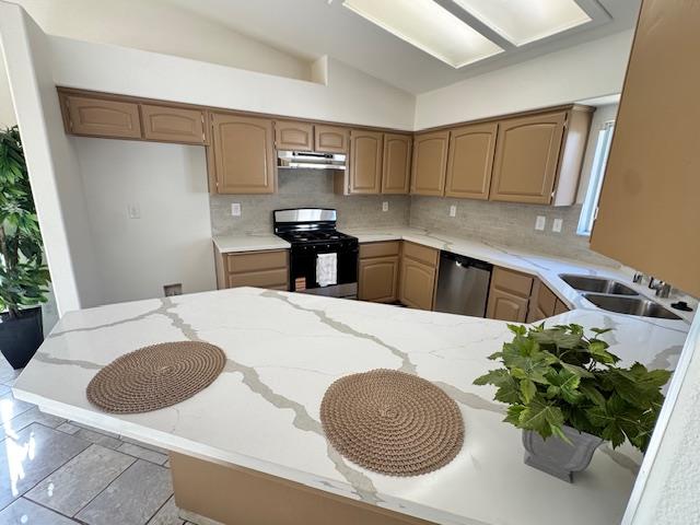 14498 W G St, Kerman, CA 93630