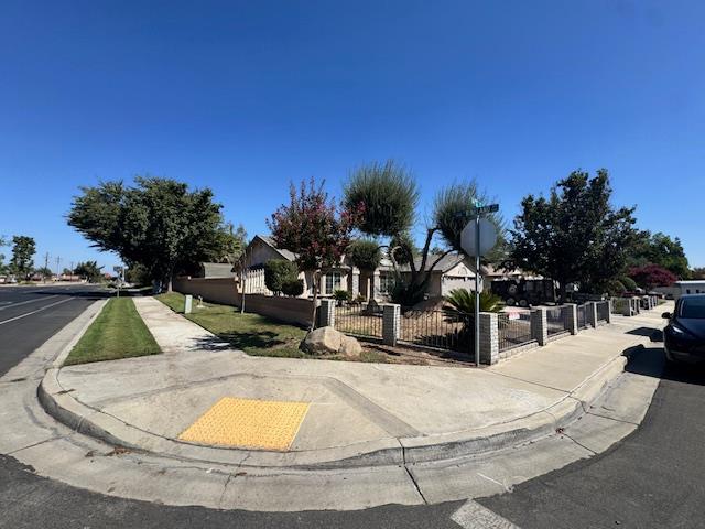 14498 W G St, Kerman, CA 93630