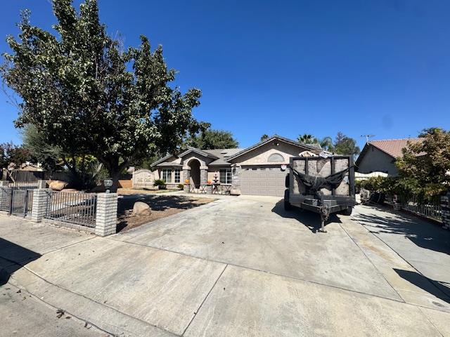 14498 W G St, Kerman, CA 93630