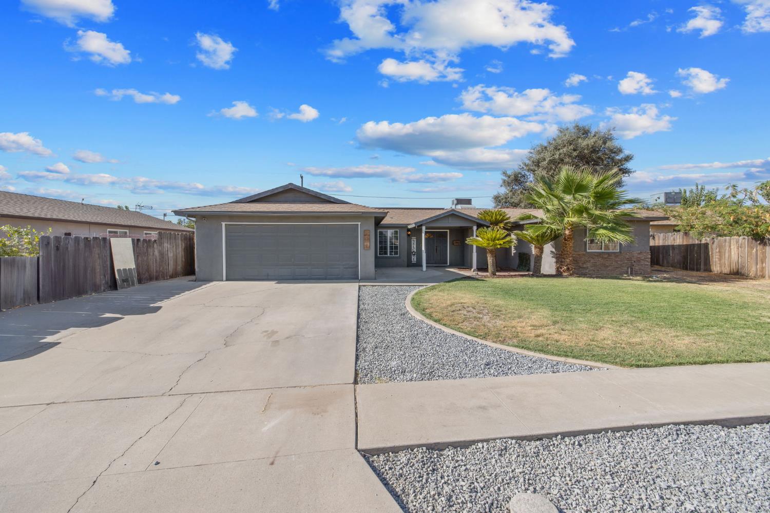 916 E Elm St, Hanford, CA 93230