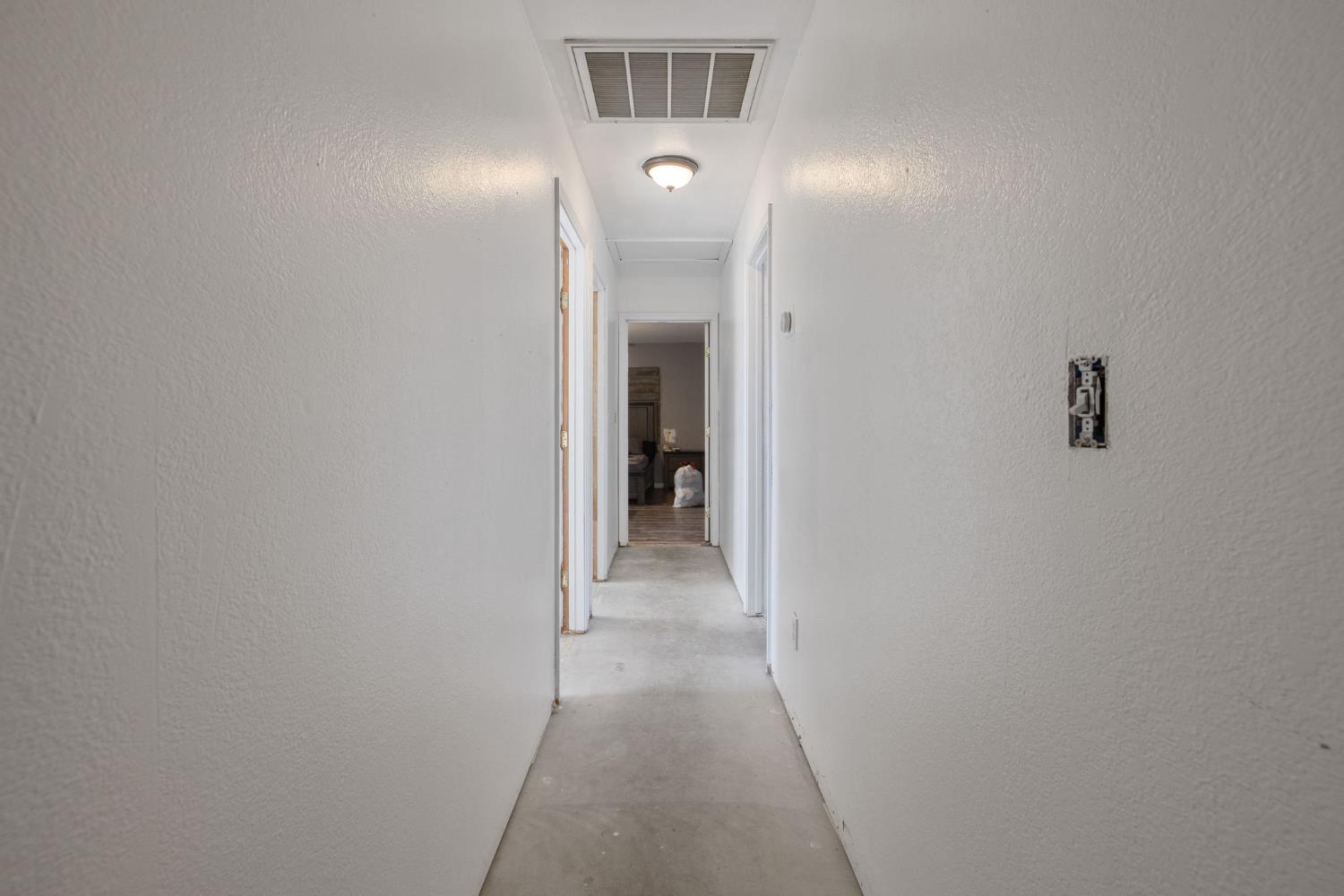 916 E Elm St, Hanford, CA 93230
