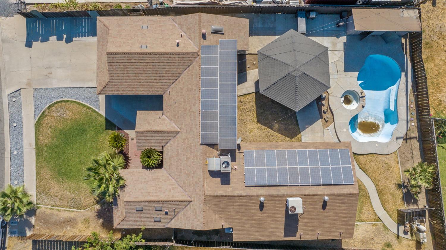 916 E Elm St, Hanford, CA 93230