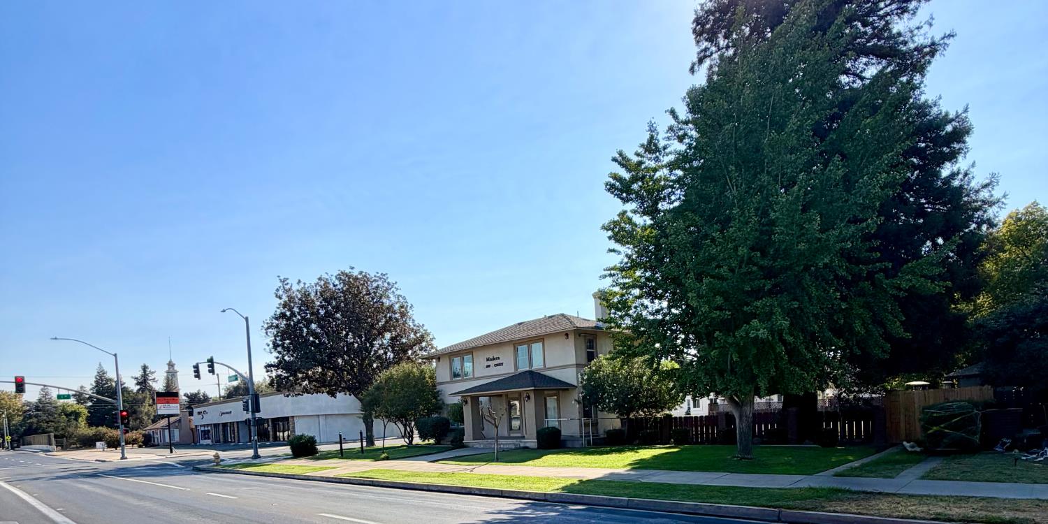 400 W Yosemite Ave, Madera, CA 93637