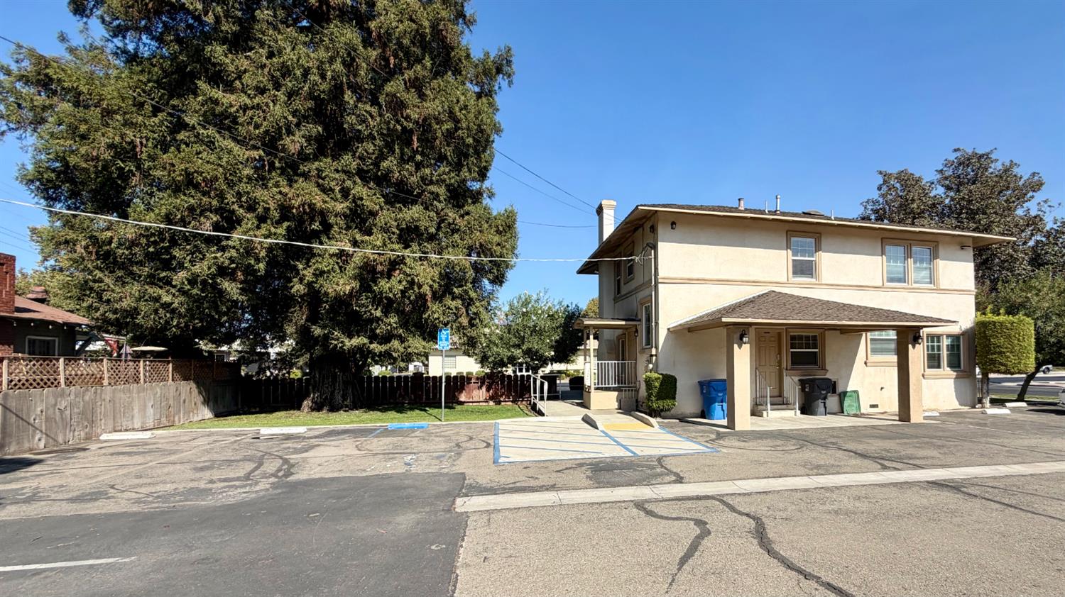 400 W Yosemite Ave, Madera, CA 93637