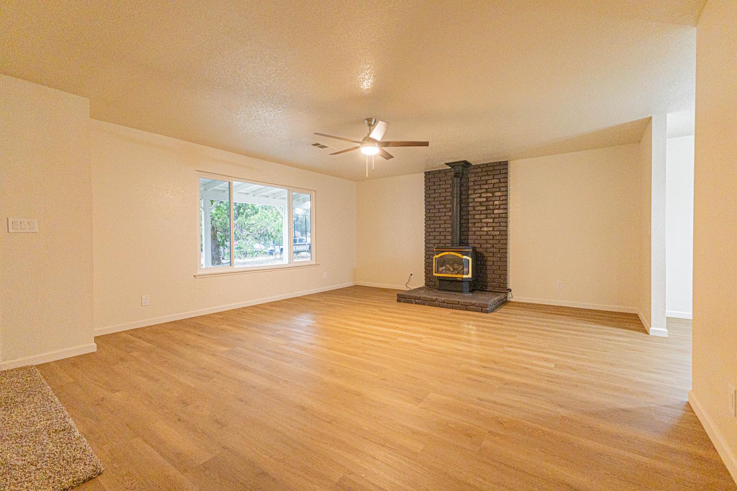40847 Griffin Dr, Oakhurst, CA 93644