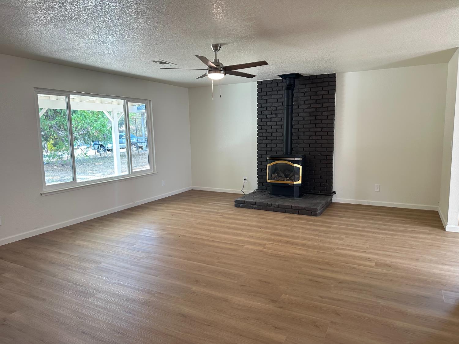 40847 Griffin Dr, Oakhurst, CA 93644