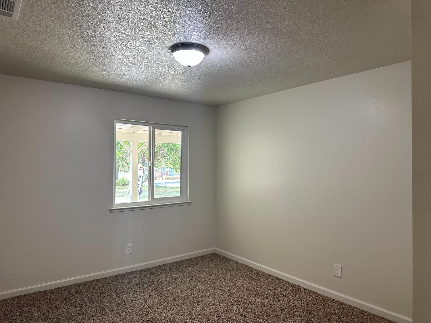 40847 Griffin Dr, Oakhurst, CA 93644