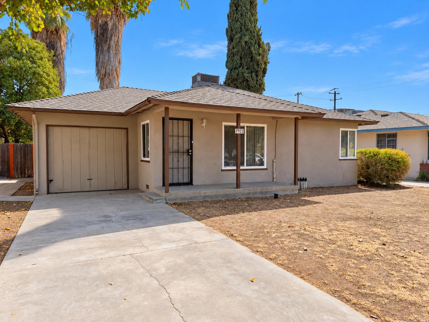 2922 E Lamona Ave, Fresno, CA 93703
