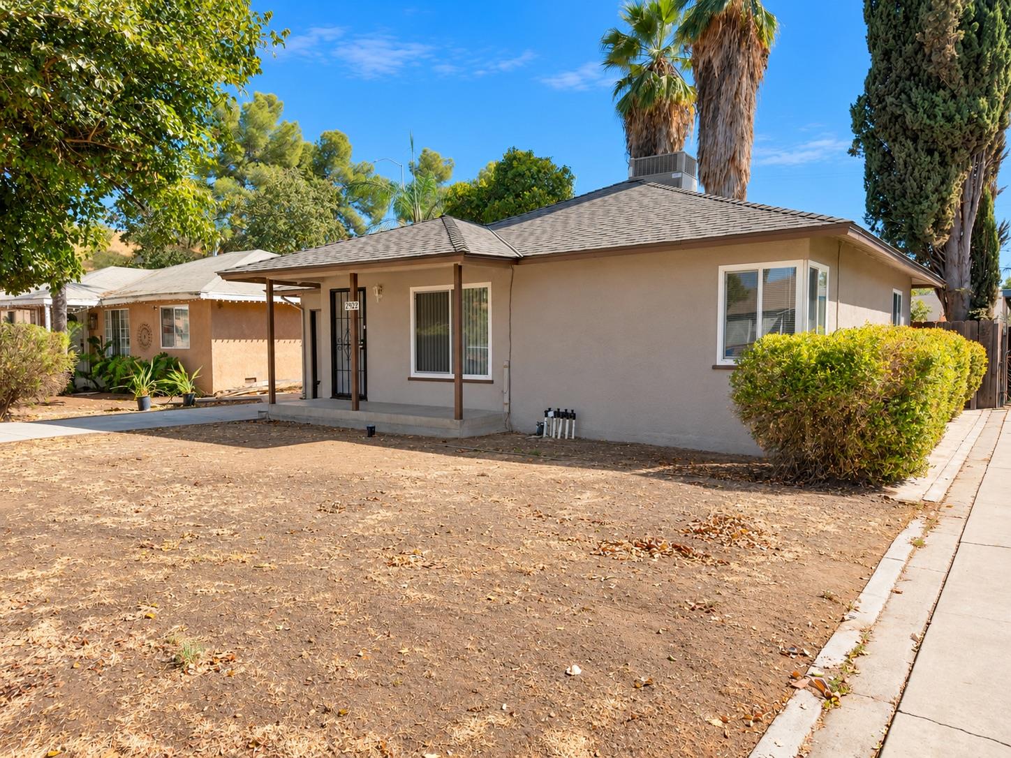 2922 E Lamona Ave, Fresno, CA 93703
