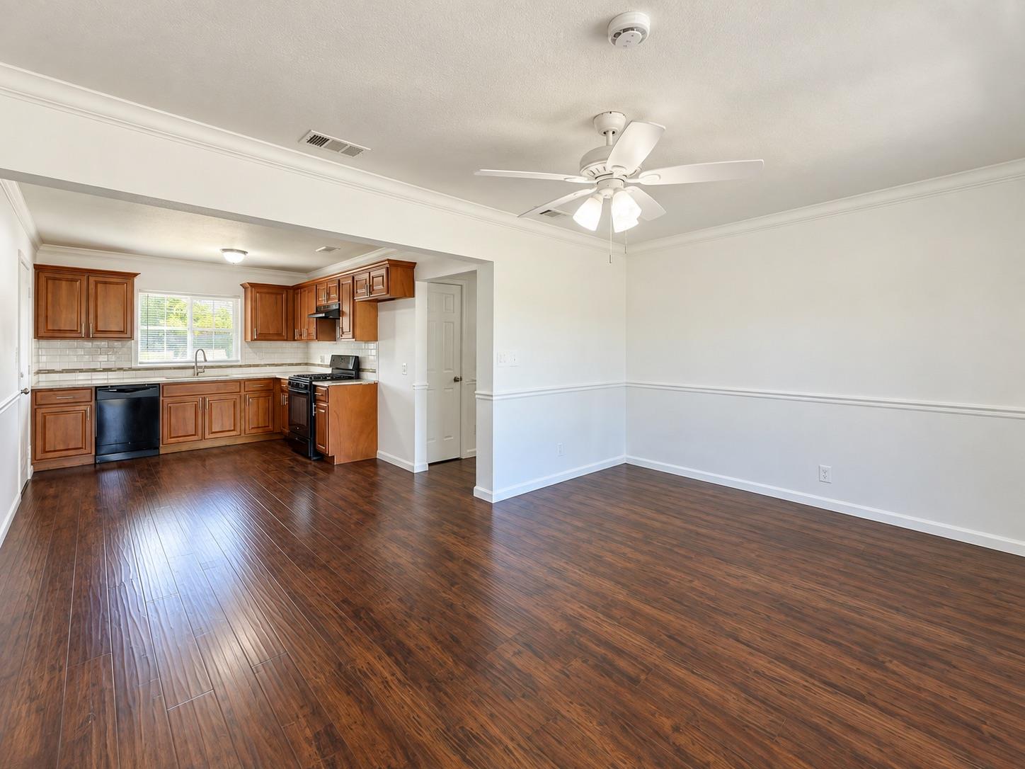 2922 E Lamona Ave, Fresno, CA 93703