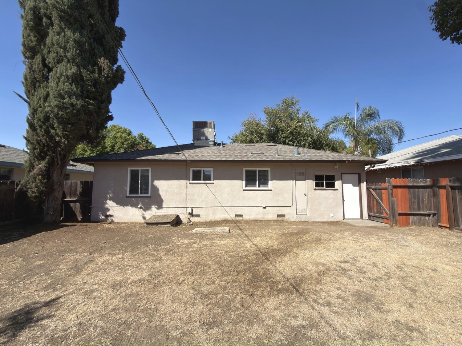 2922 E Lamona Ave, Fresno, CA 93703