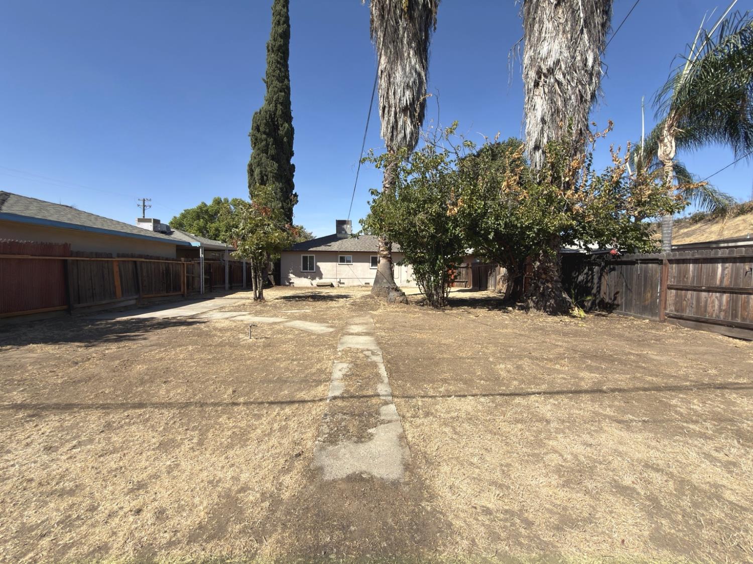 2922 E Lamona Ave, Fresno, CA 93703