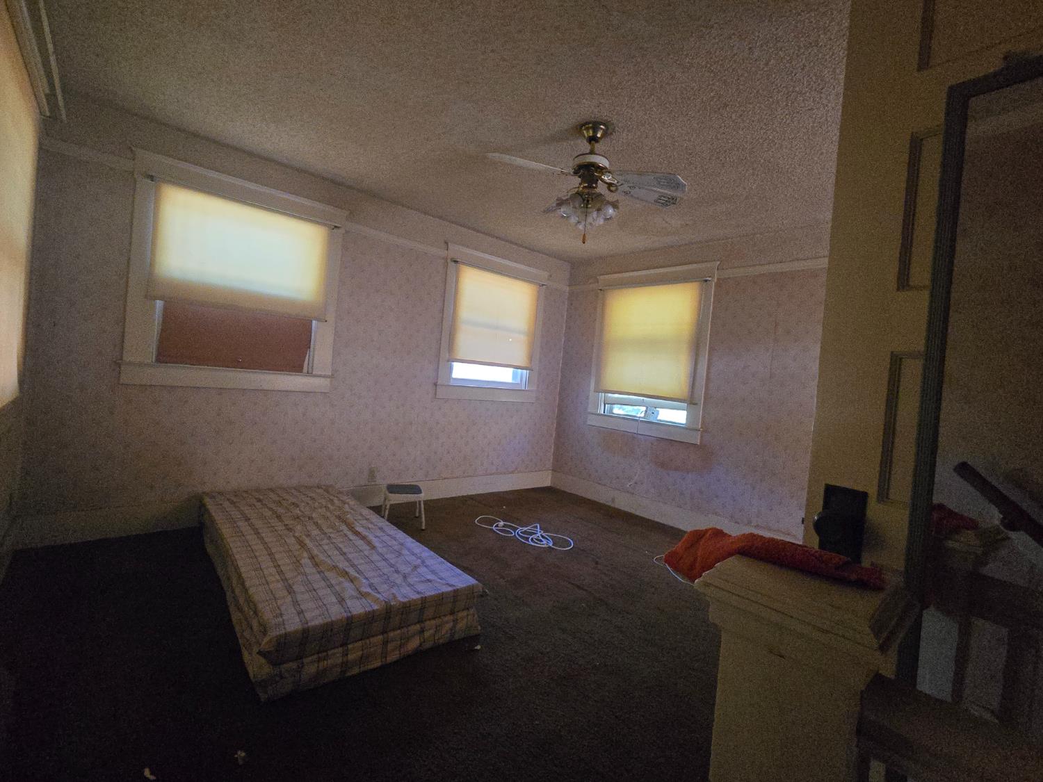 702 E Cambridge Ave, Fresno, CA 93704