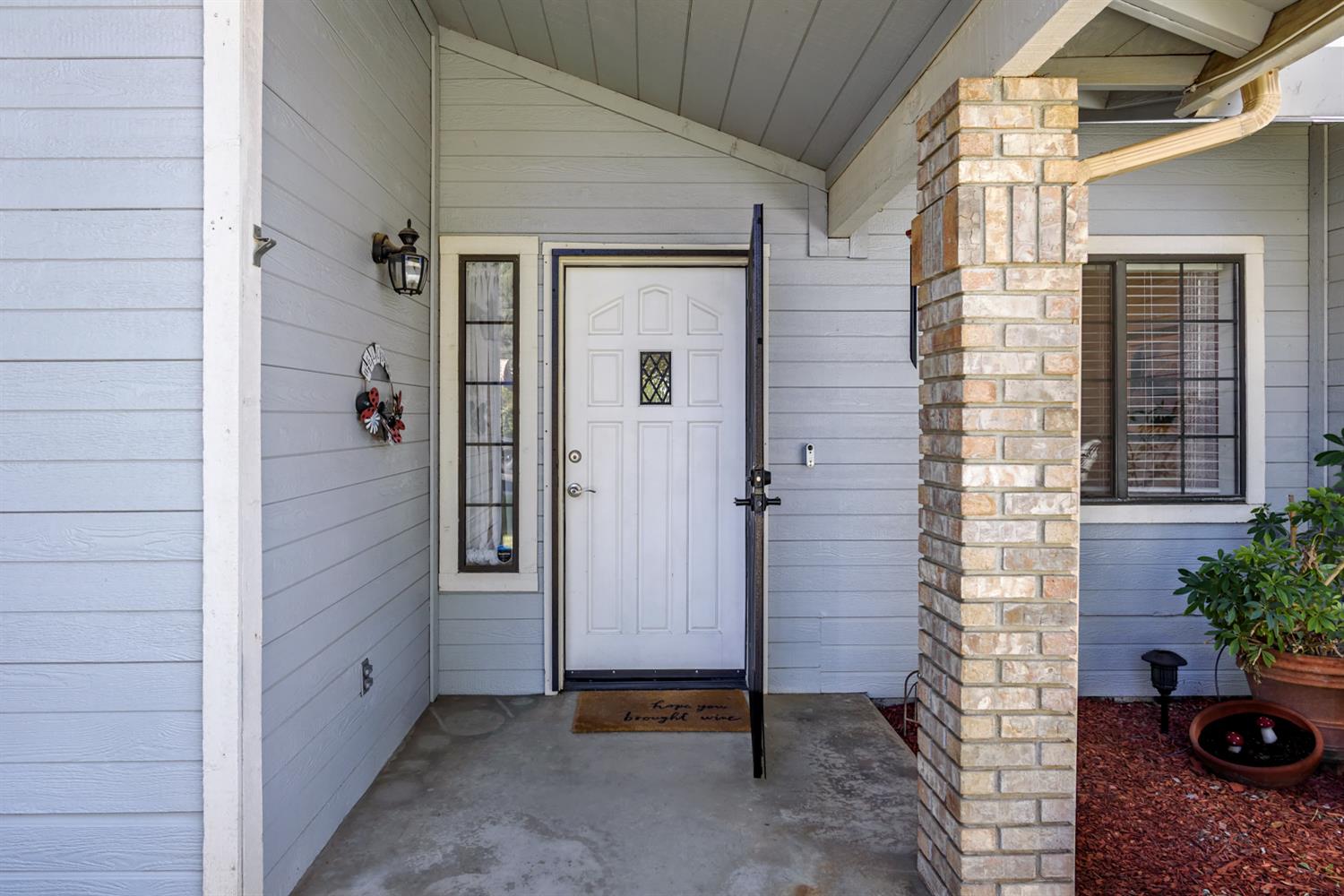 2332 Stuart Ave, Clovis, CA 93611