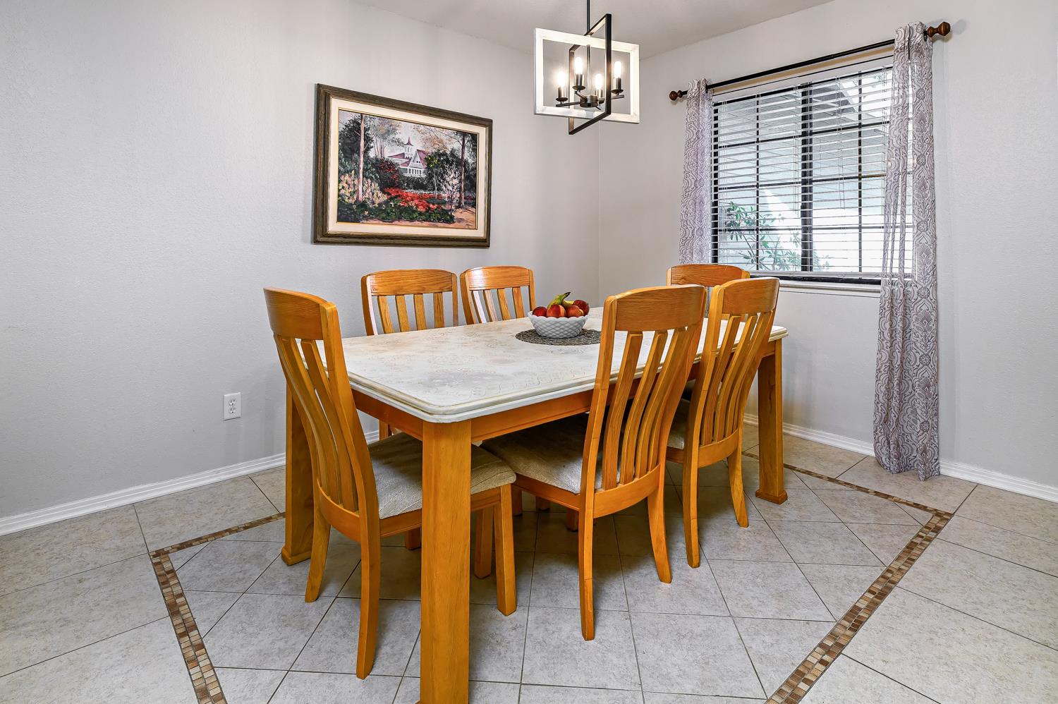2332 Stuart Ave, Clovis, CA 93611
