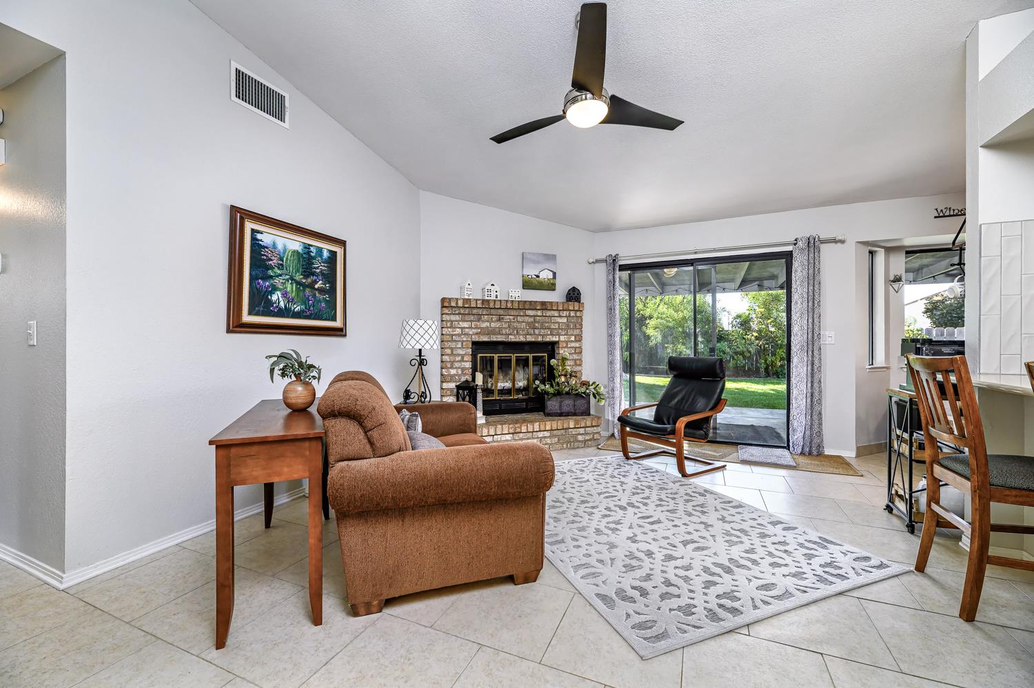 2332 Stuart Ave, Clovis, CA 93611