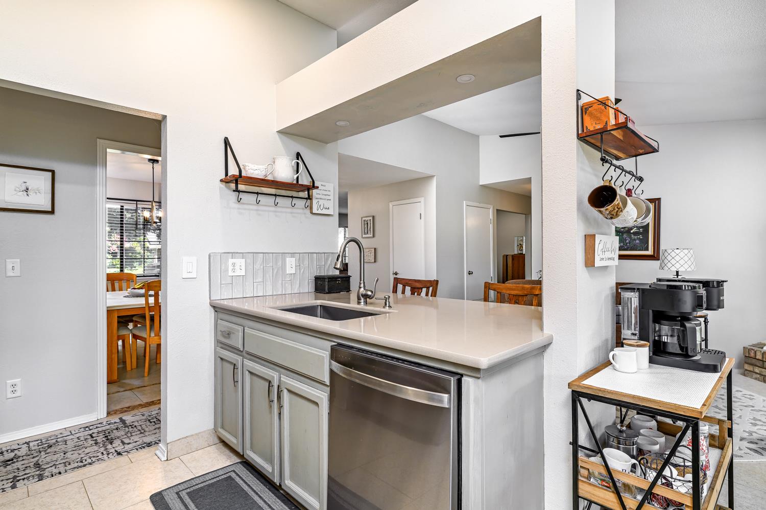 2332 Stuart Ave, Clovis, CA 93611