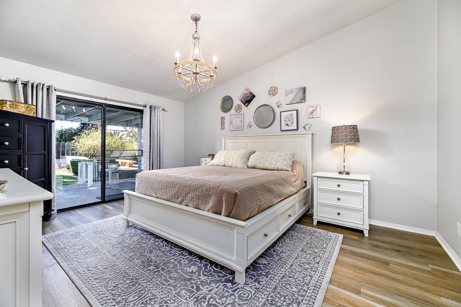 2332 Stuart Ave, Clovis, CA 93611