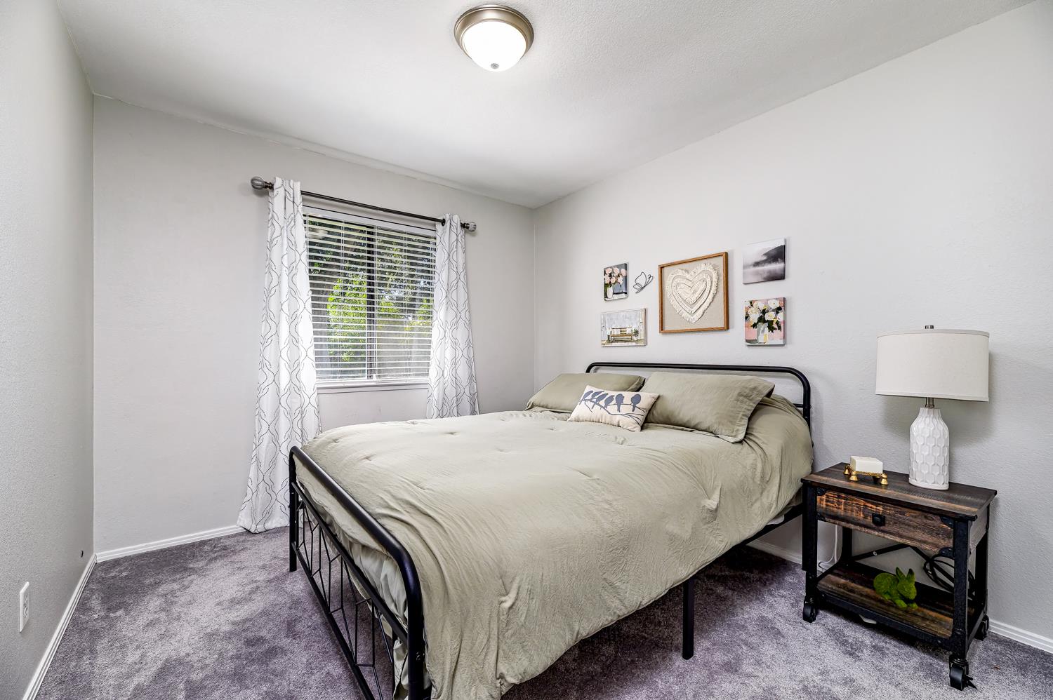 2332 Stuart Ave, Clovis, CA 93611