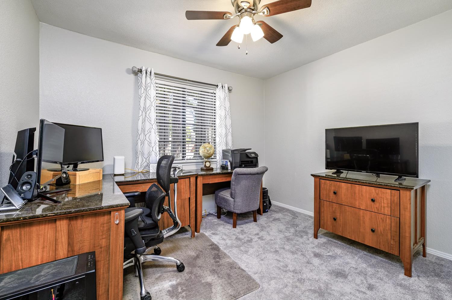 2332 Stuart Ave, Clovis, CA 93611