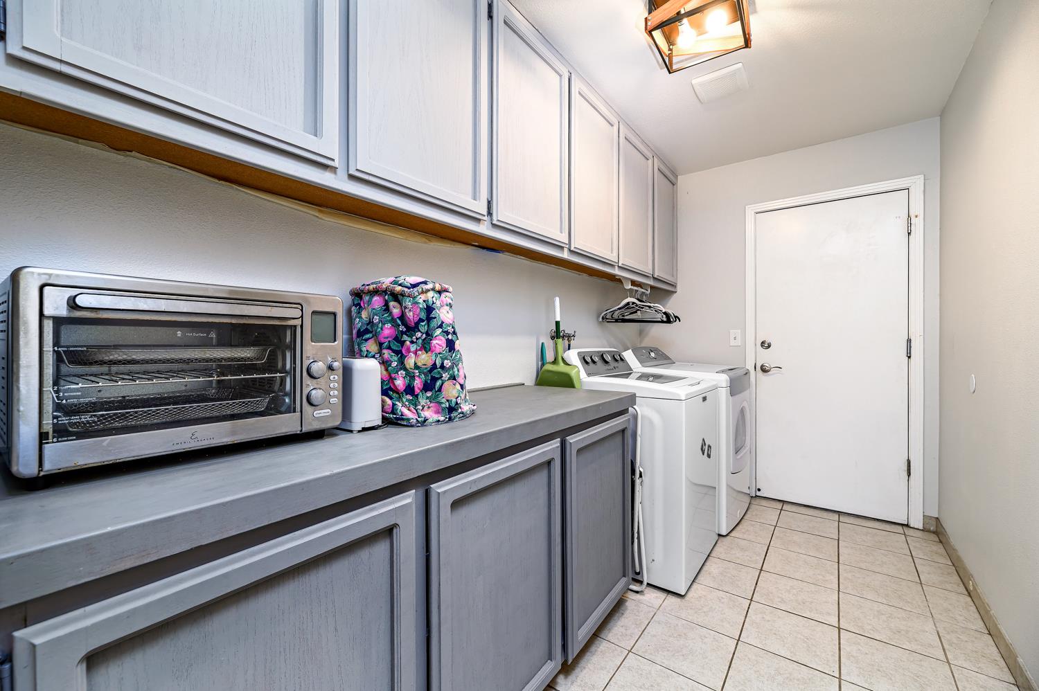 2332 Stuart Ave, Clovis, CA 93611