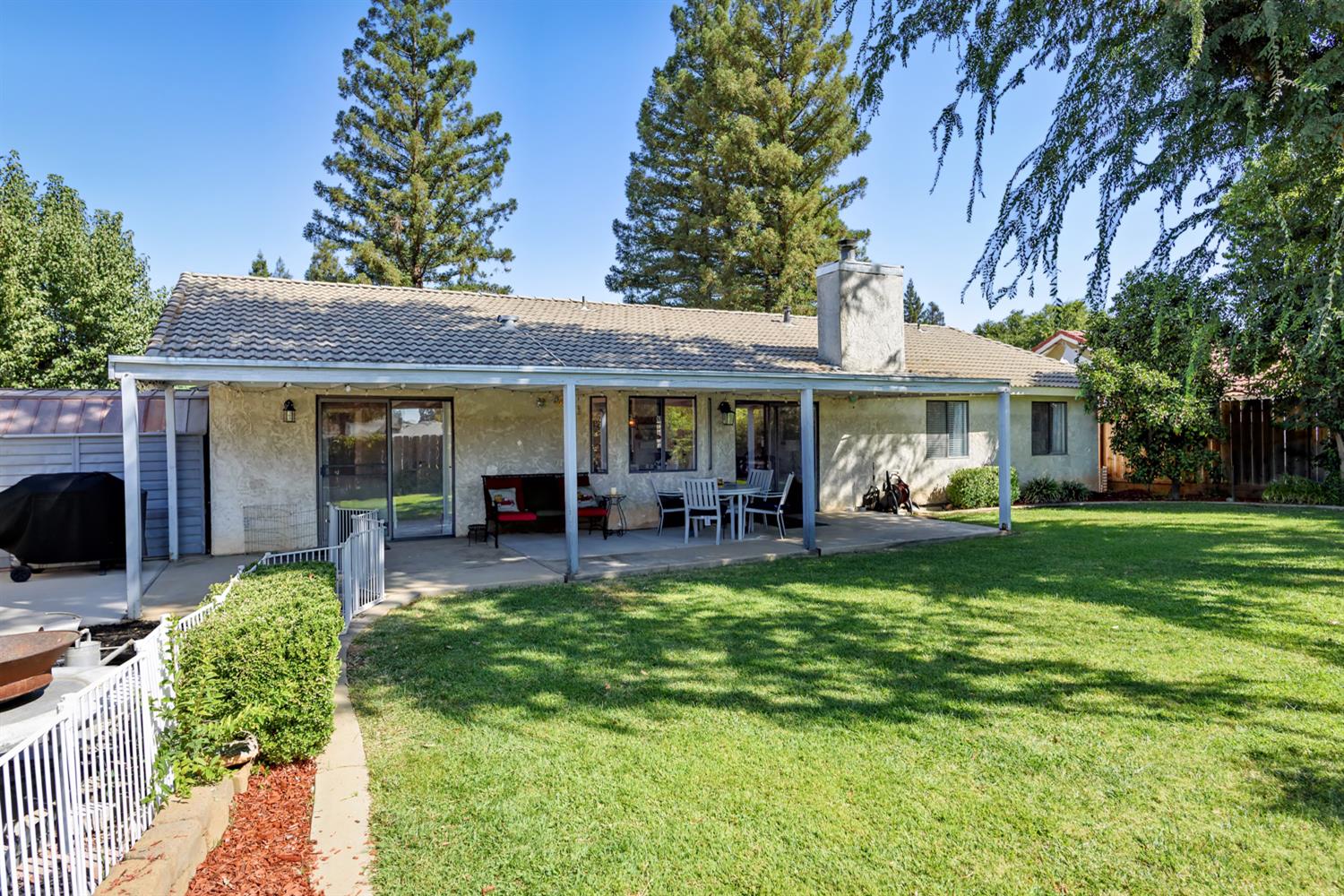2332 Stuart Ave, Clovis, CA 93611