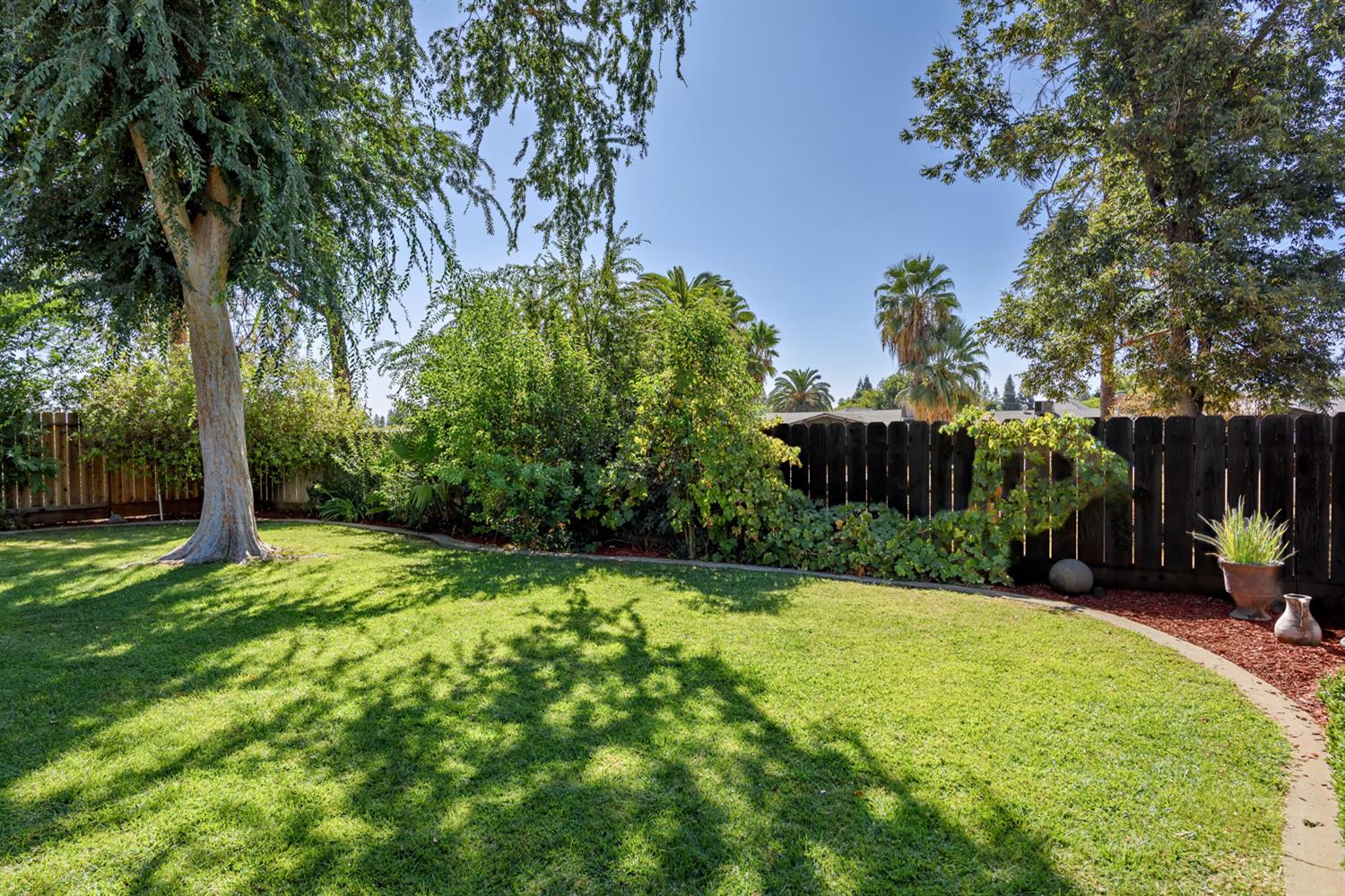 2332 Stuart Ave, Clovis, CA 93611