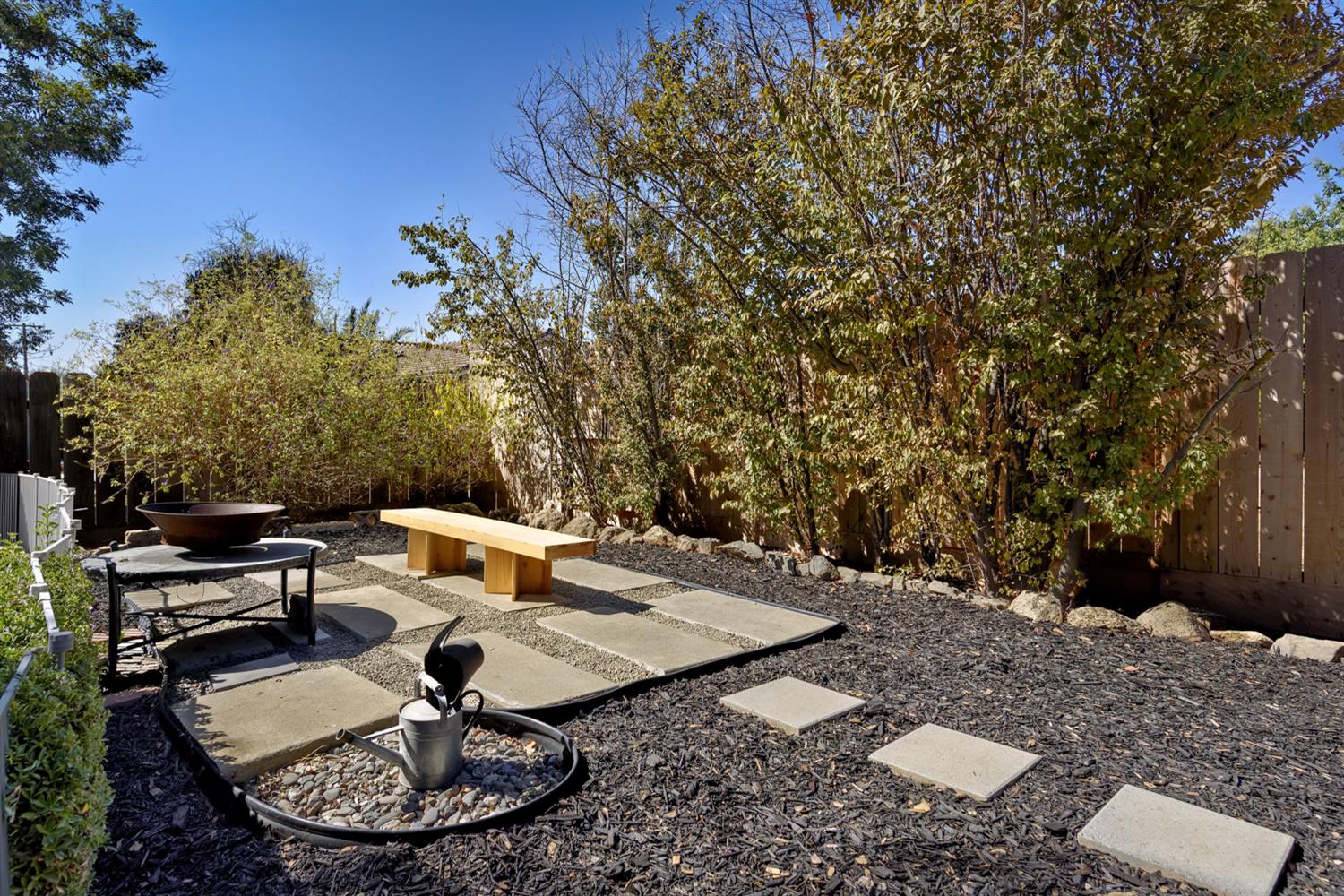 2332 Stuart Ave, Clovis, CA 93611