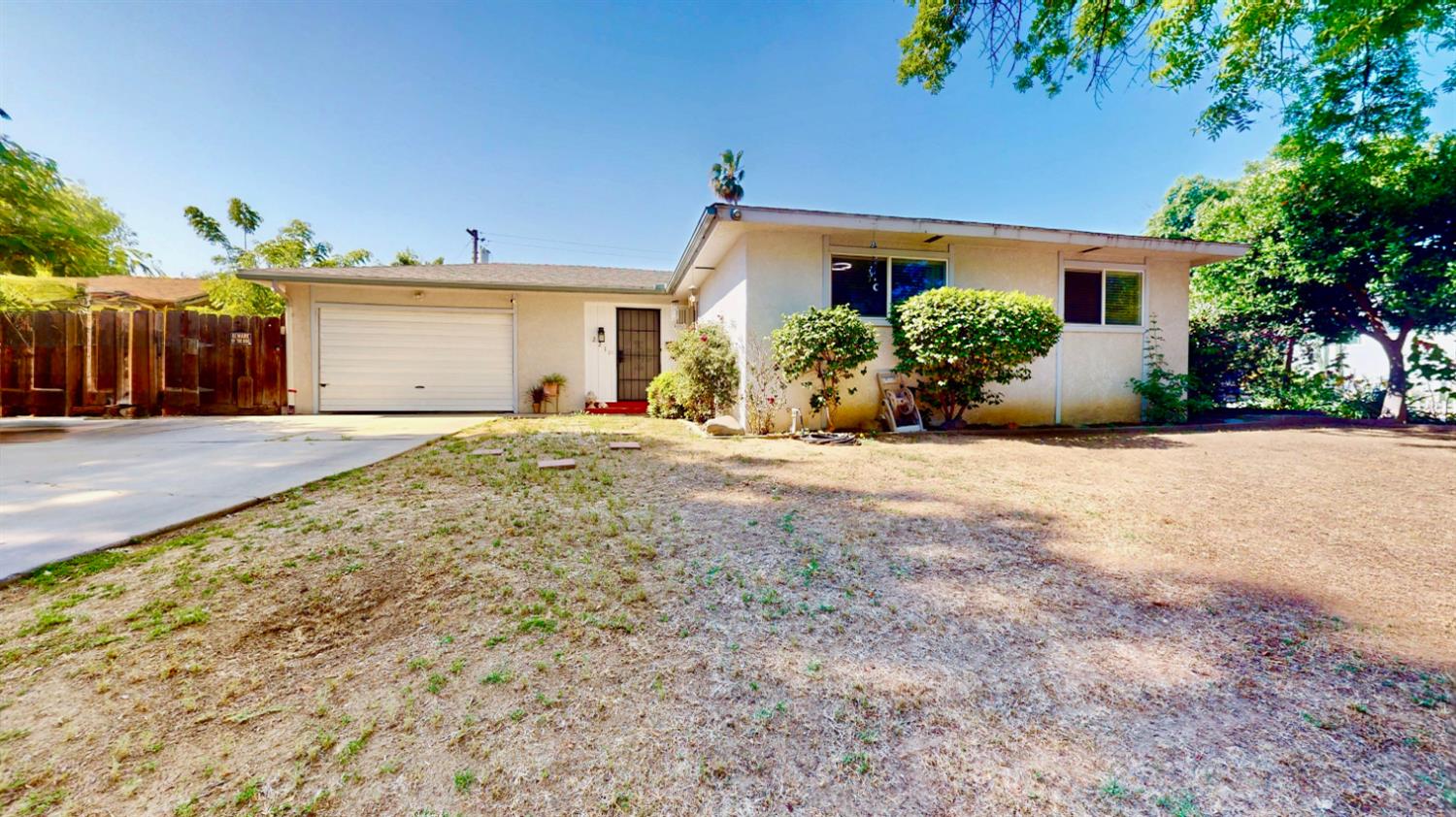 2211 W Garland Ave, Fresno, CA 93705