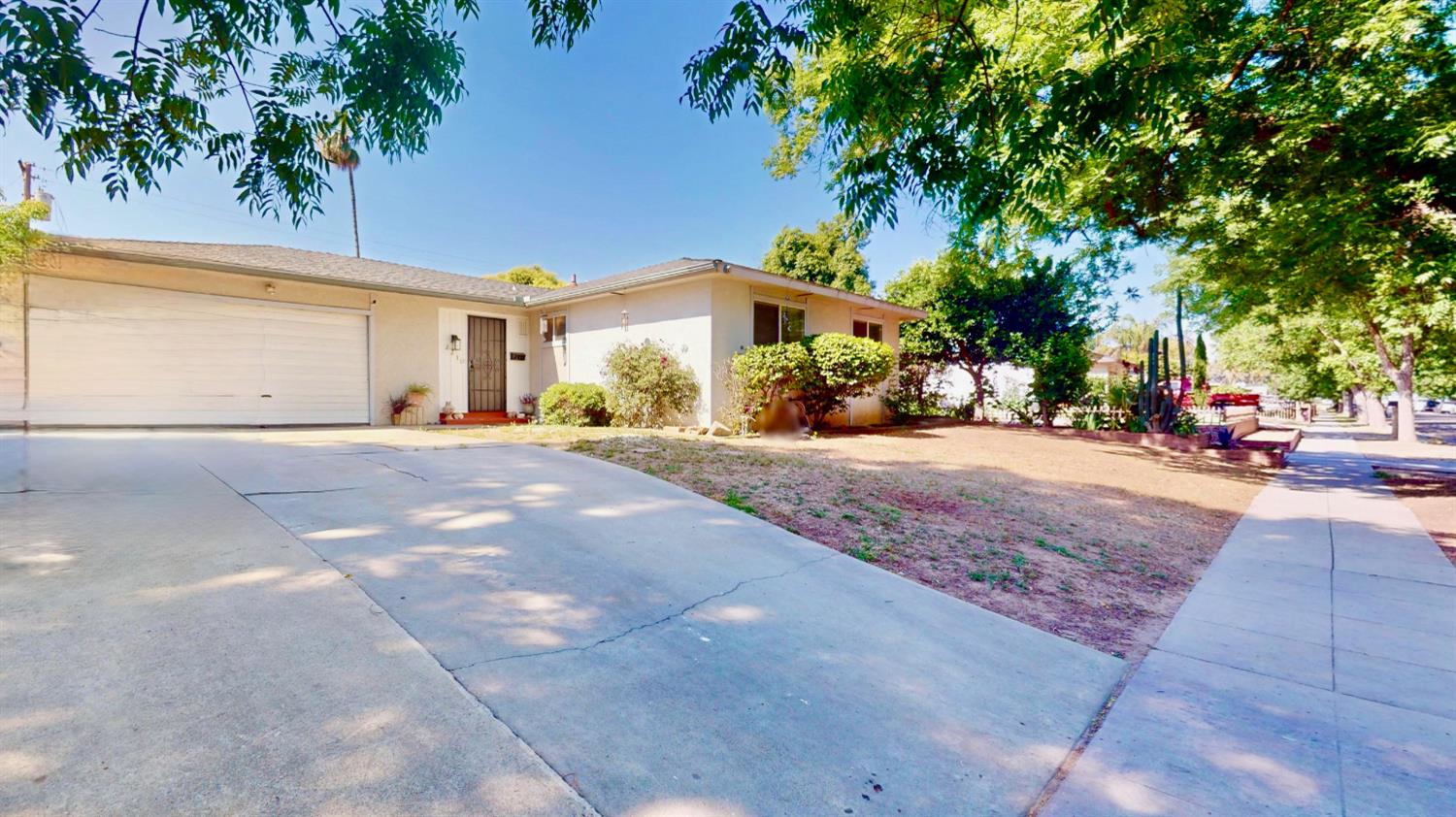 2211 W Garland Ave, Fresno, CA 93705