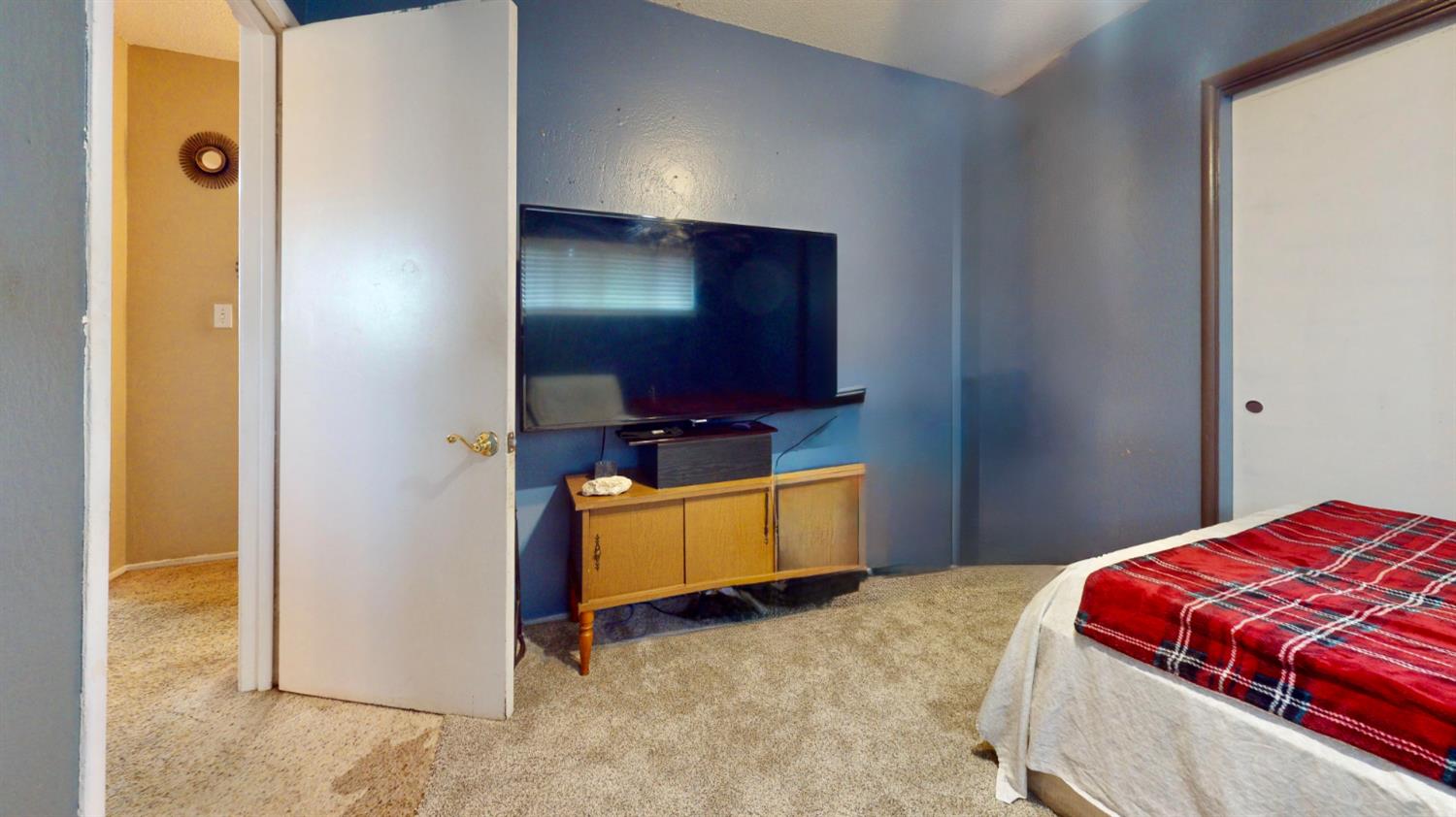 2211 W Garland Ave, Fresno, CA 93705