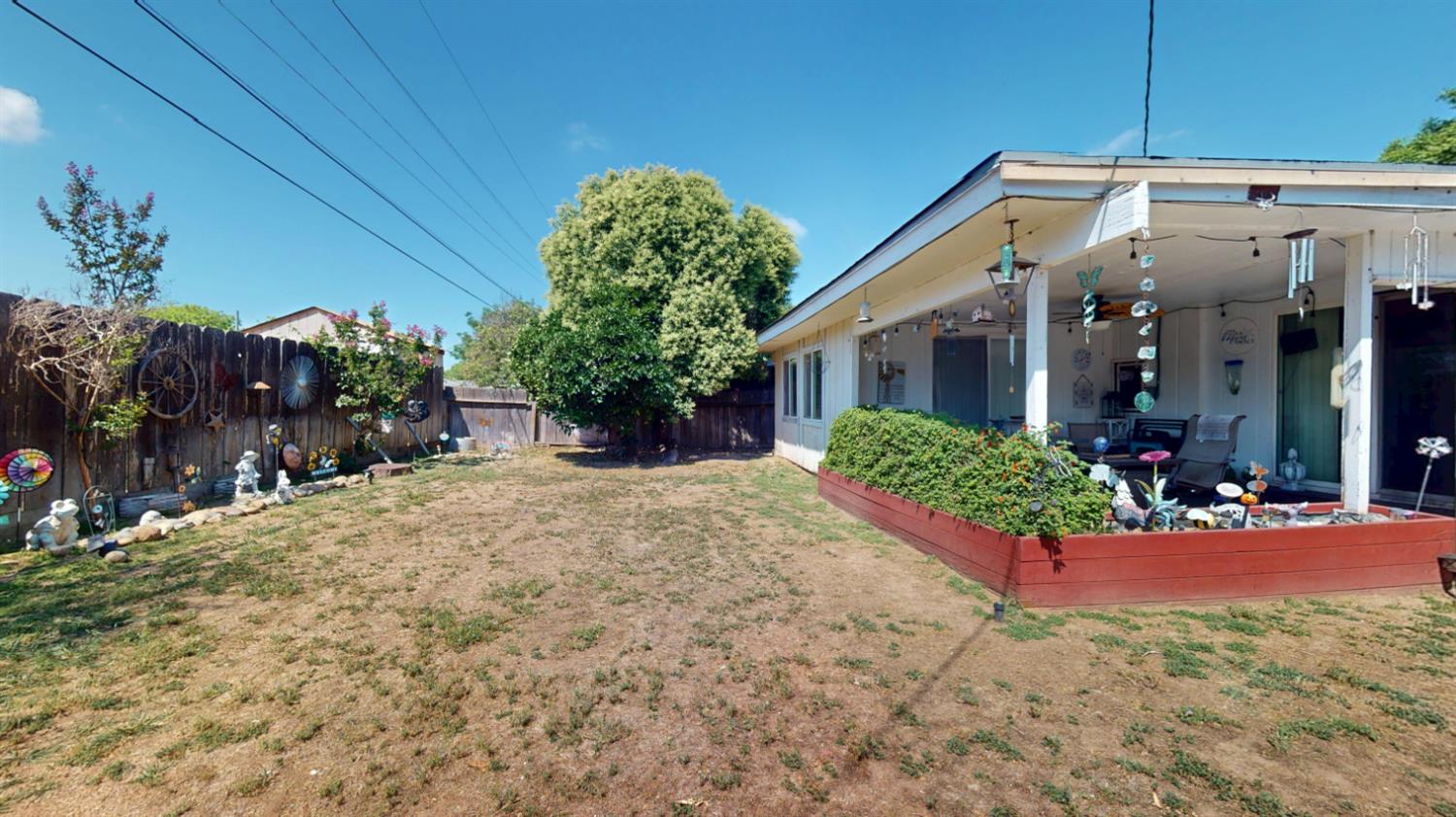 2211 W Garland Ave, Fresno, CA 93705