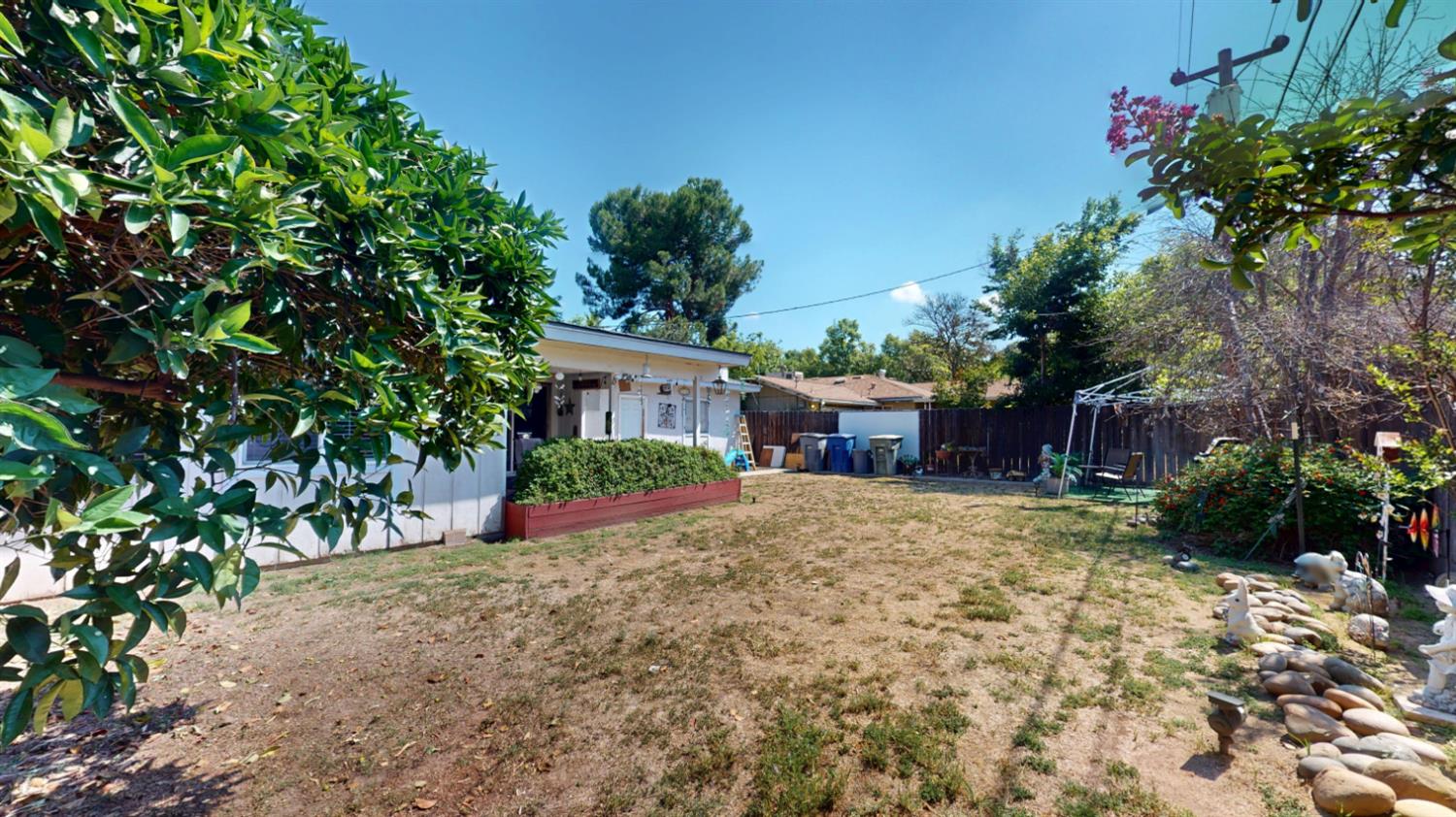 2211 W Garland Ave, Fresno, CA 93705