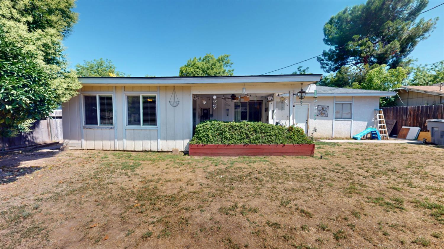 2211 W Garland Ave, Fresno, CA 93705