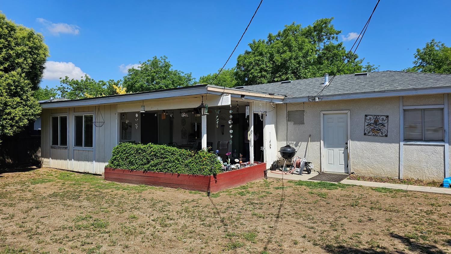 2211 W Garland Ave, Fresno, CA 93705