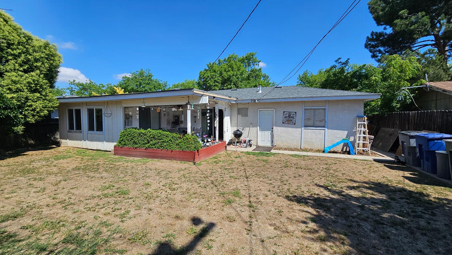 2211 W Garland Ave, Fresno, CA 93705