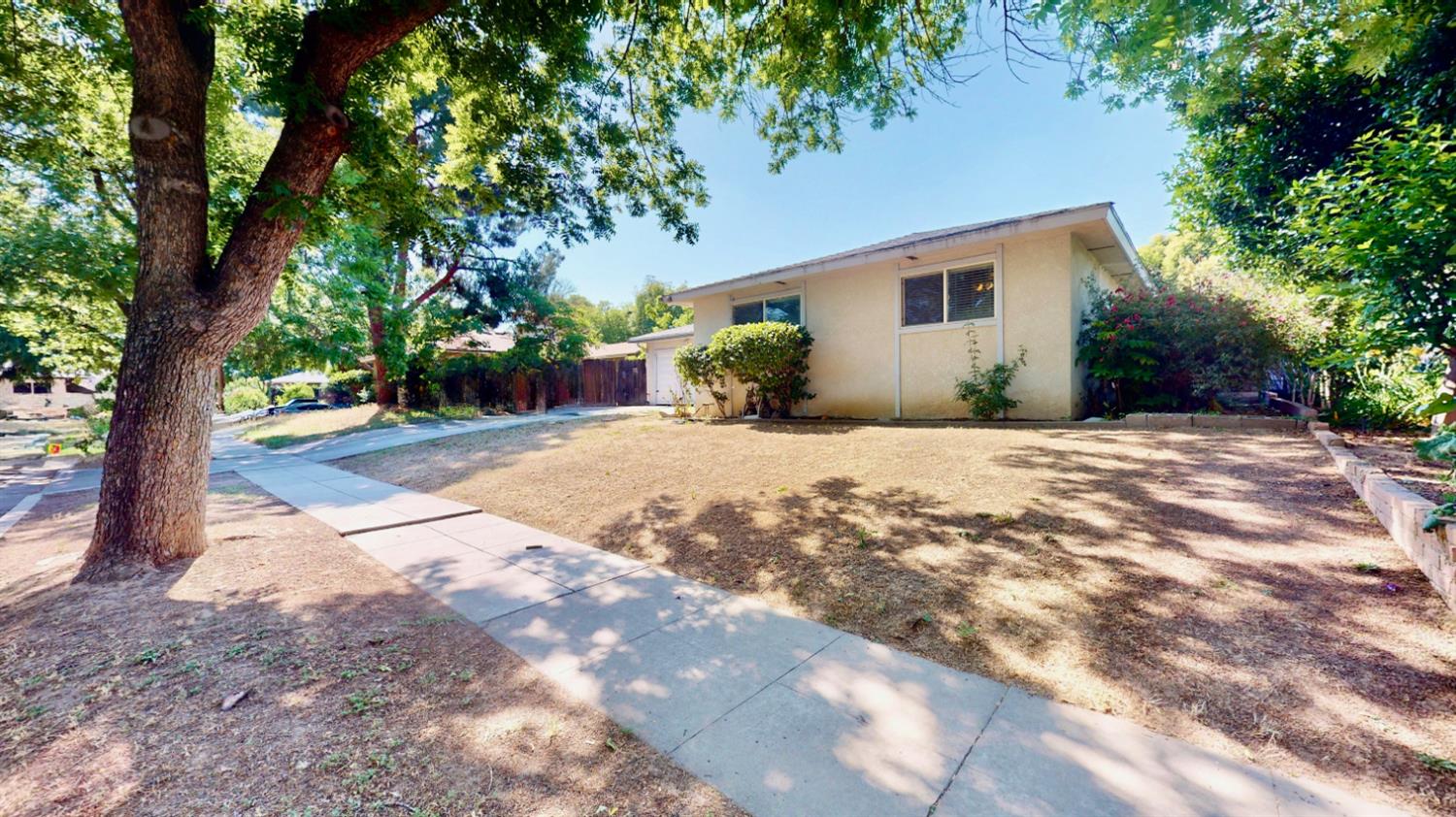 2211 W Garland Ave, Fresno, CA 93705