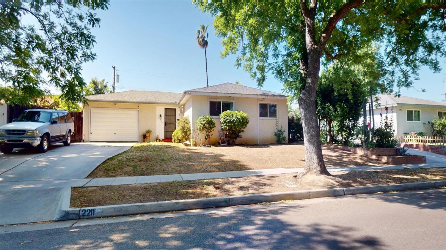 2211 W Garland Ave, Fresno, CA 93705