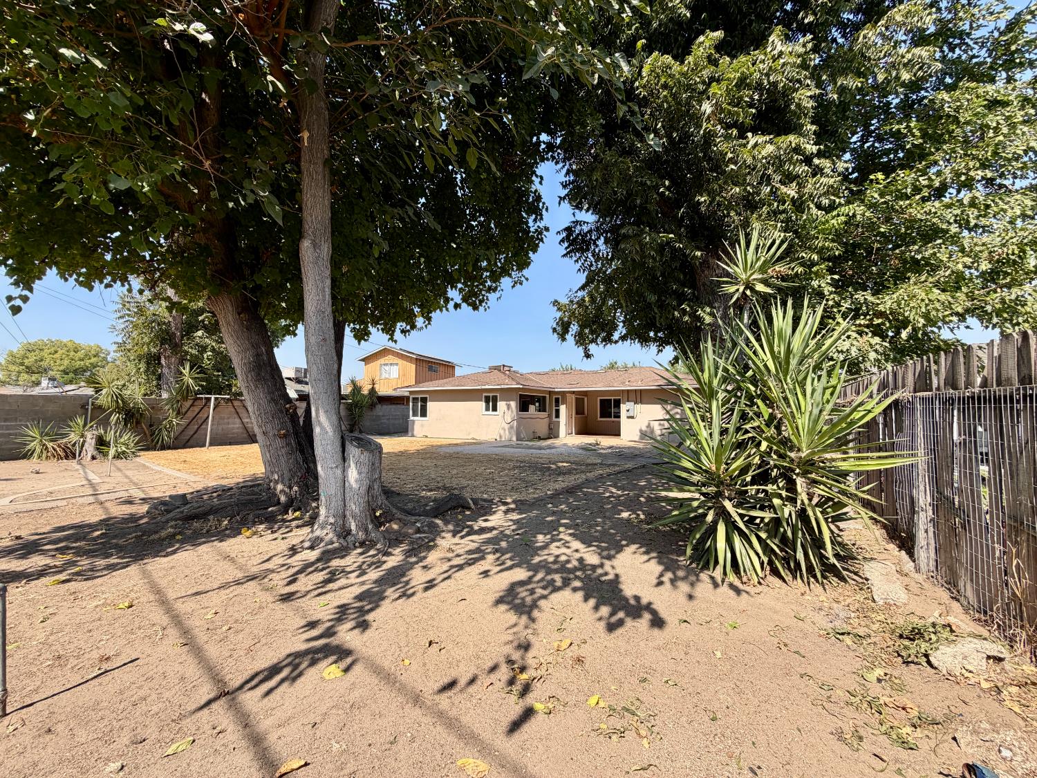 3902 Maywood Dr N, Fresno, CA 93703