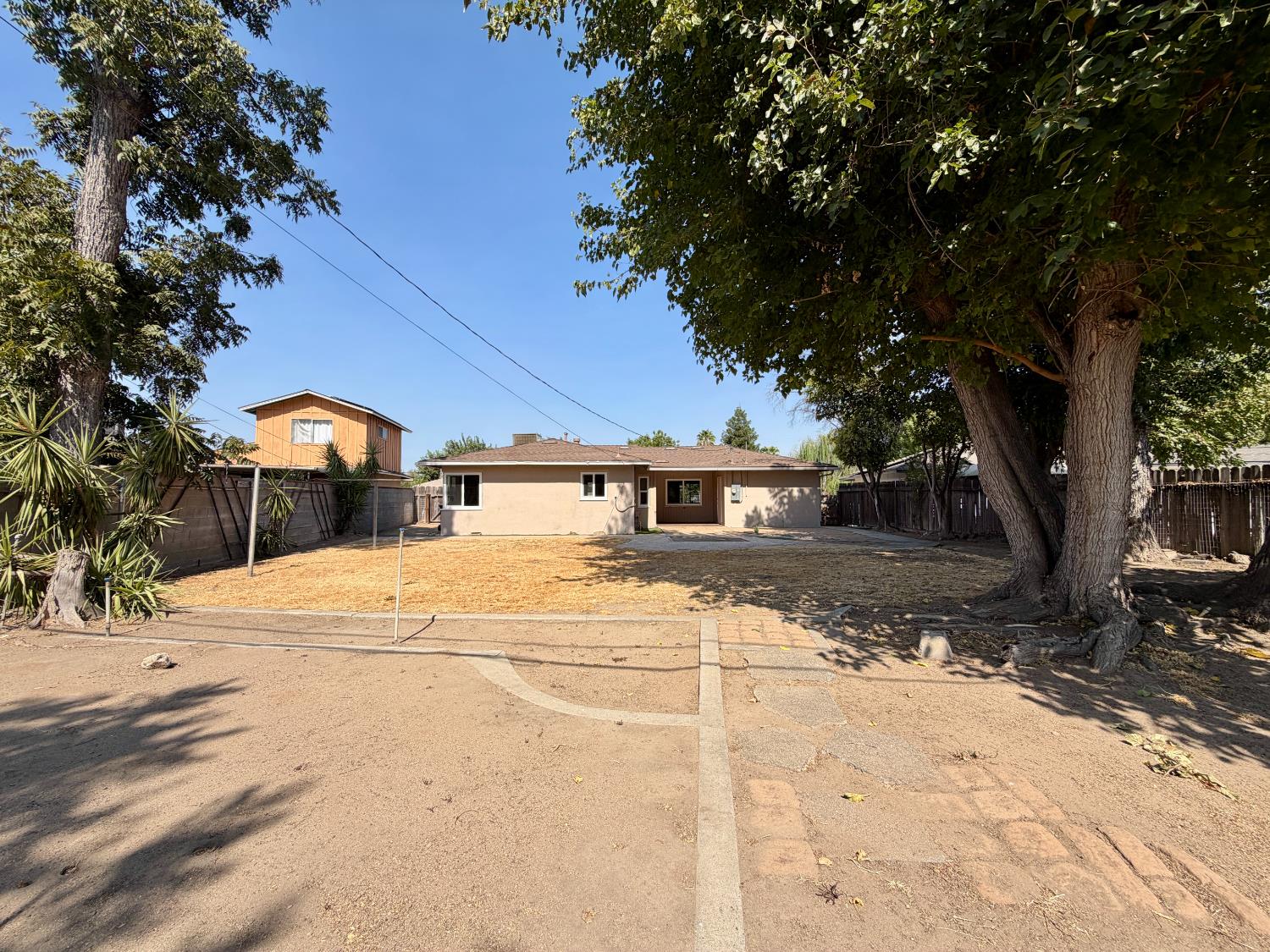 3902 Maywood Dr N, Fresno, CA 93703