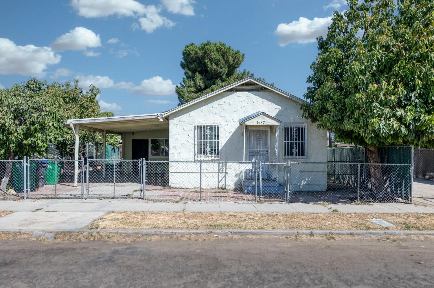 4117 E Kaviland Ave, Fresno, CA 93725