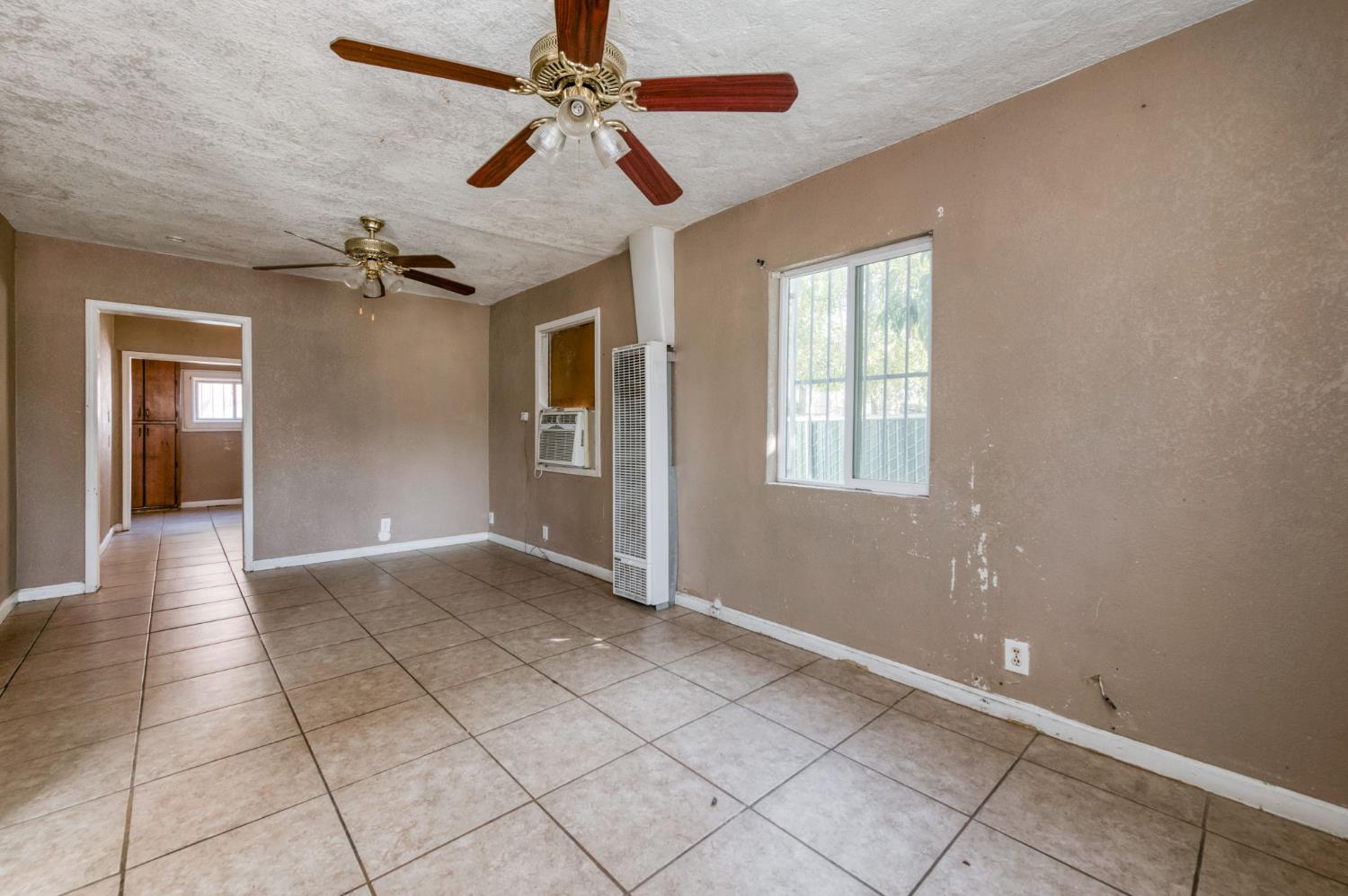 4117 E Kaviland Ave, Fresno, CA 93725