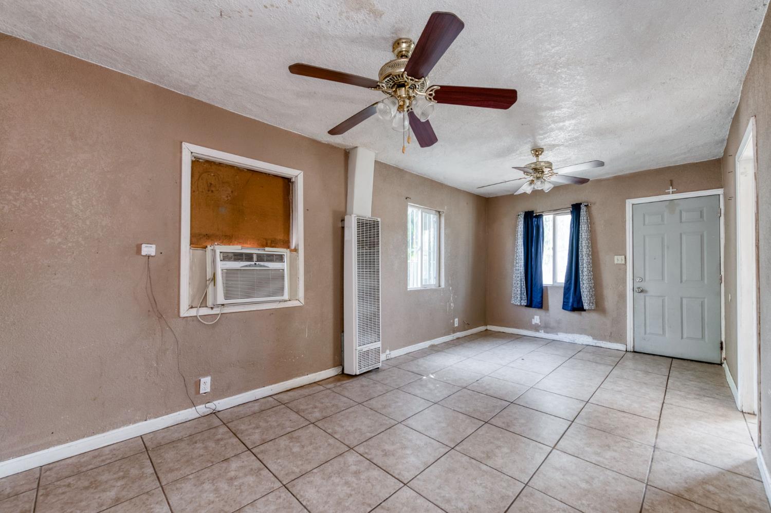 4117 E Kaviland Ave, Fresno, CA 93725
