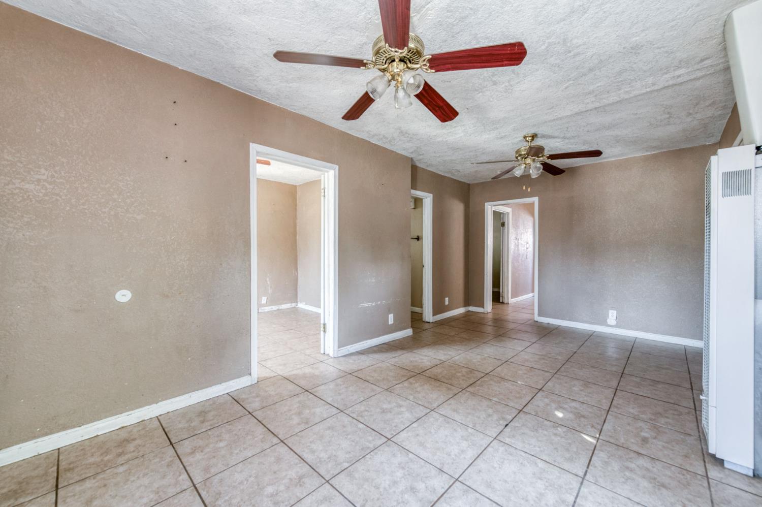 4117 E Kaviland Ave, Fresno, CA 93725
