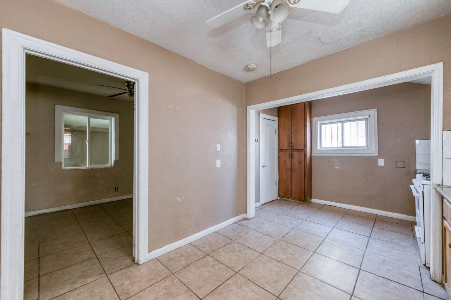 4117 E Kaviland Ave, Fresno, CA 93725
