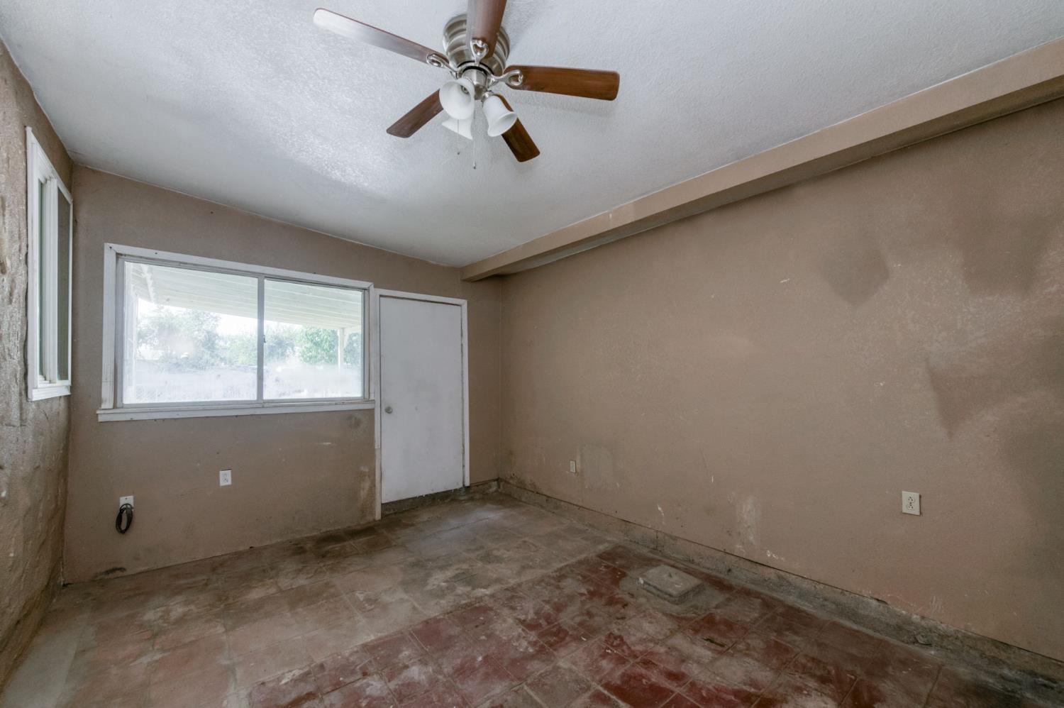 4117 E Kaviland Ave, Fresno, CA 93725