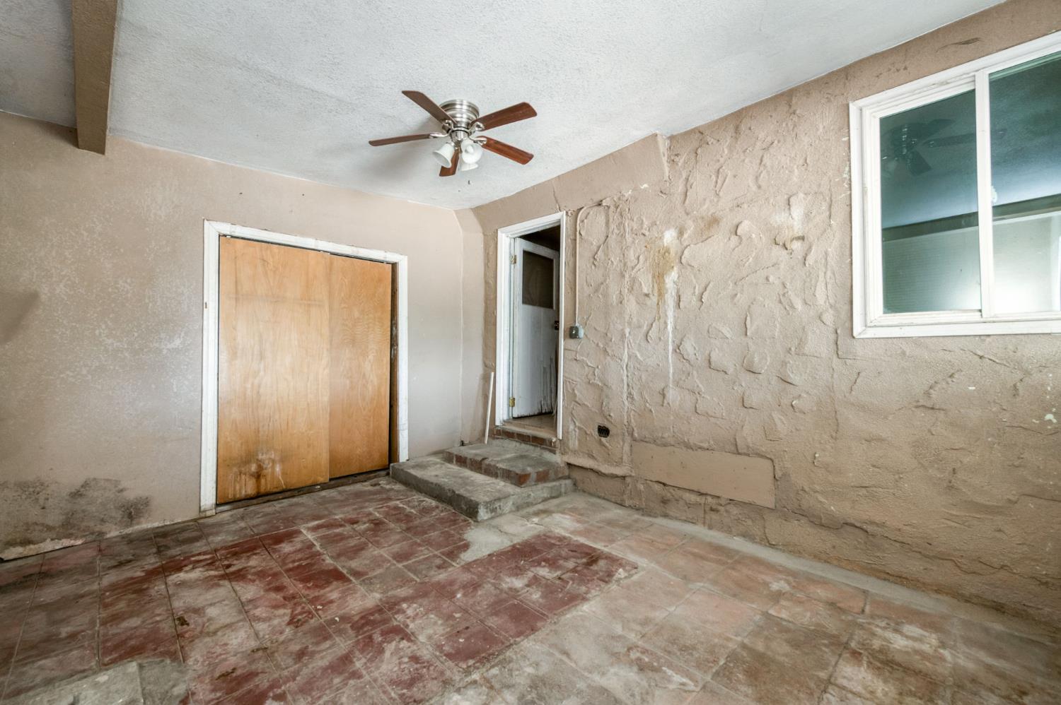4117 E Kaviland Ave, Fresno, CA 93725
