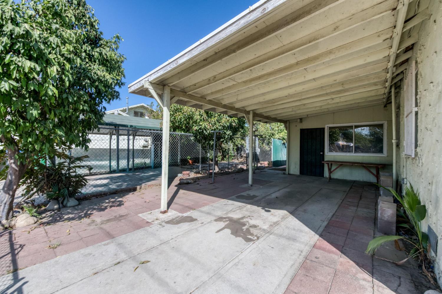 4117 E Kaviland Ave, Fresno, CA 93725