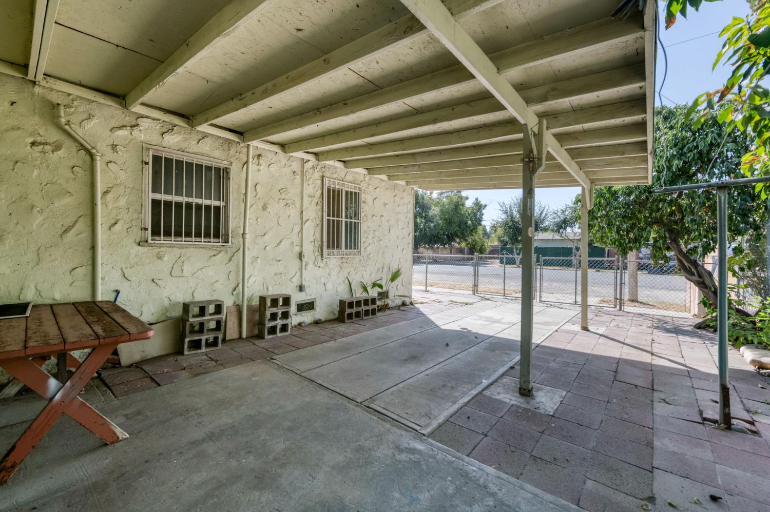 4117 E Kaviland Ave, Fresno, CA 93725