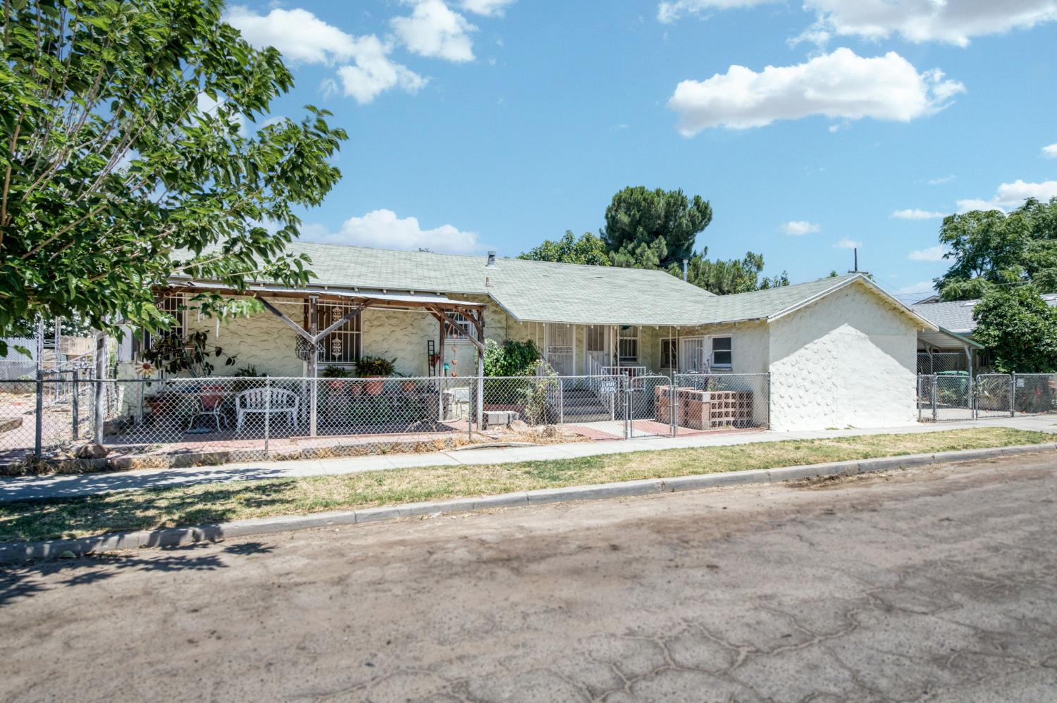 2537 S 11th, Fresno, CA 93725